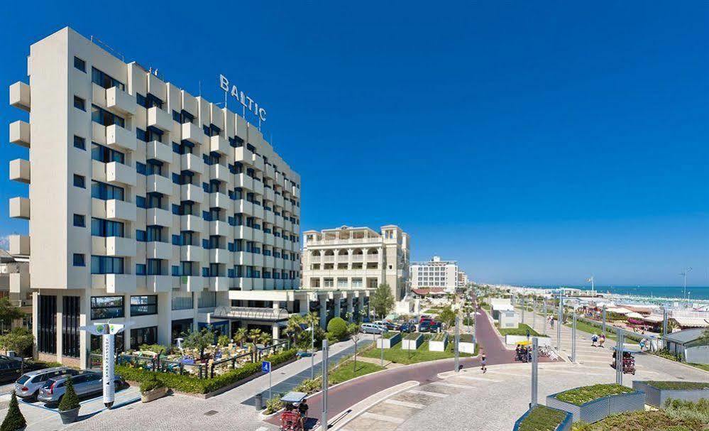 Hotel Baltic Riccione-Fronte Mare Екстериор снимка